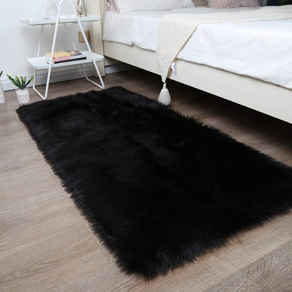 Tapete Pie de Cama 110cm x 60cm Peluche - Negro