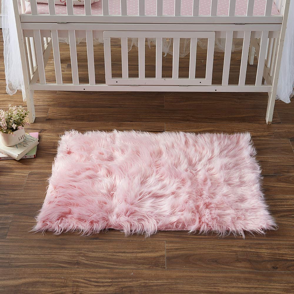 Tapete Pie de Cama 110cm x 60cm Peluche - Rosado